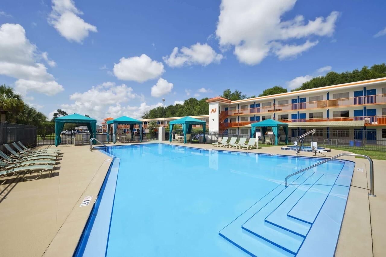 Howard Johnson by Wyndham Ocala FL