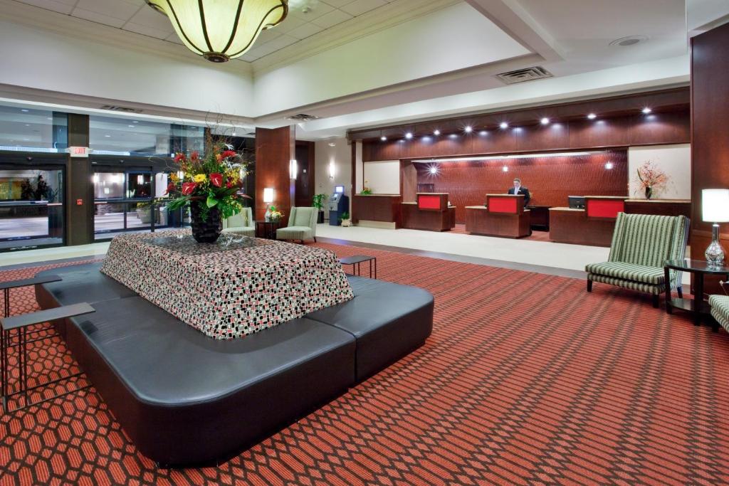 Crowne Plaza Grand Rapids - Airport