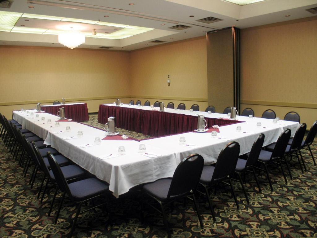 Crowne Plaza Grand Rapids - Airport