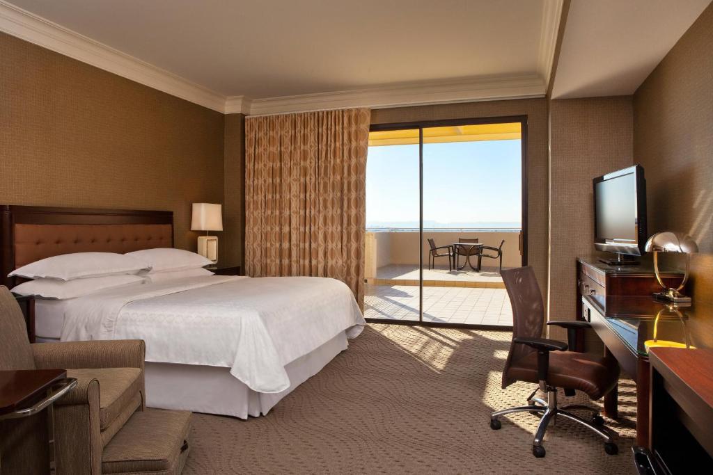 Sheraton Crescent Hotel
