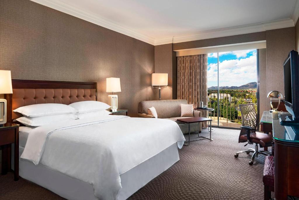 Sheraton Crescent Hotel