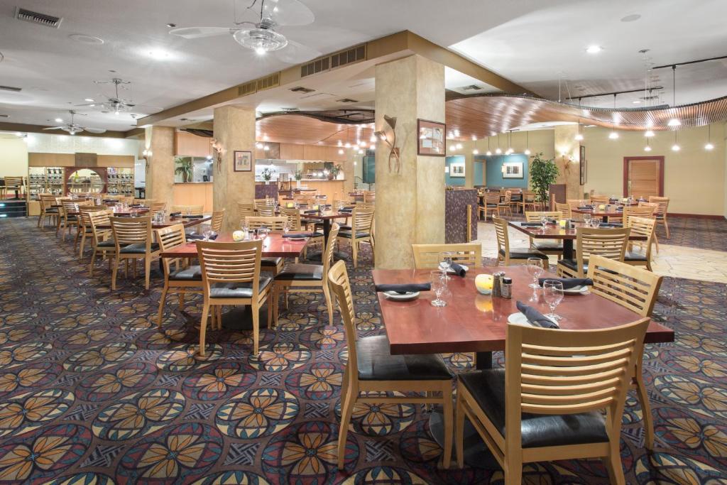 Embassy Suites Phoenix - Biltmore