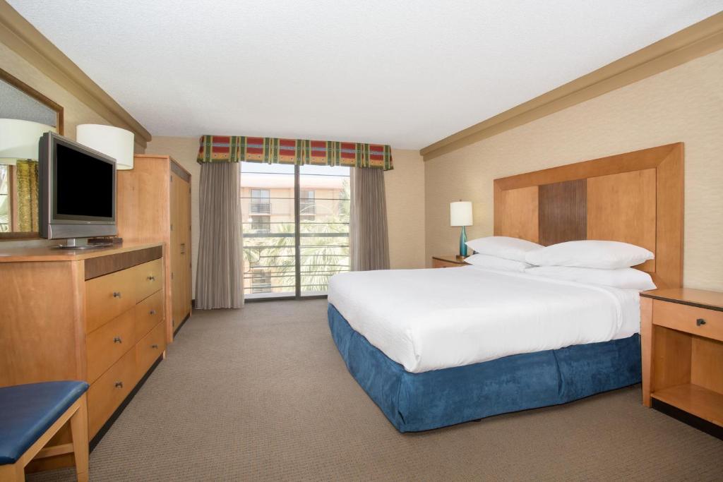 Embassy Suites Phoenix - Biltmore