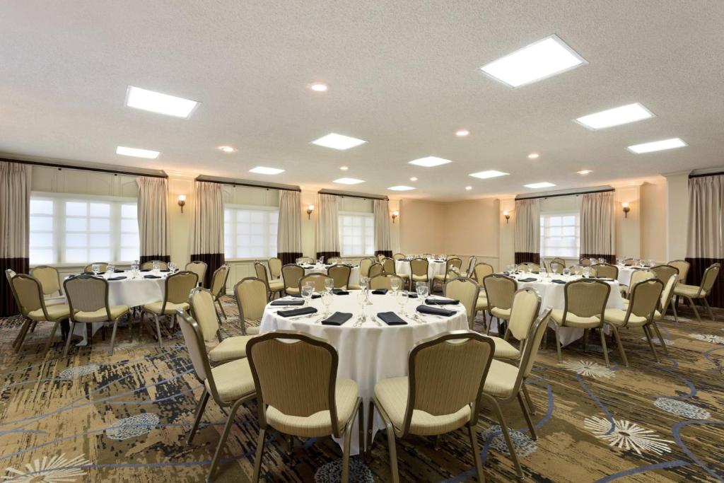 Embassy Suites by Hilton Phoenix Airport