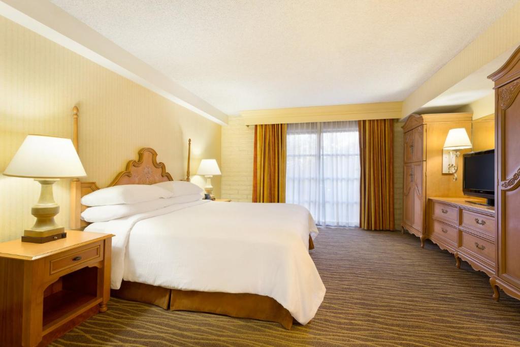 Embassy Suites by Hilton Phoenix Airport