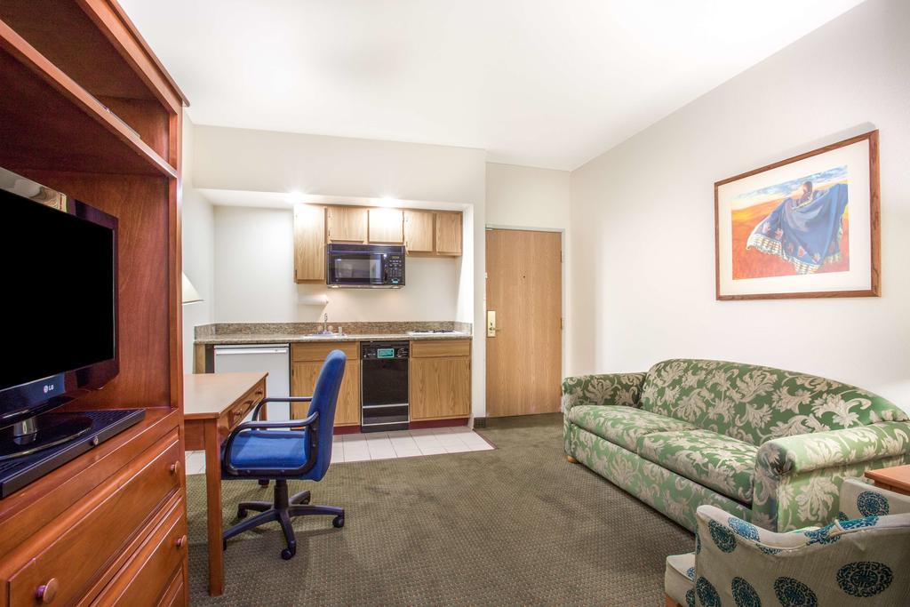 Hawthorn Suites by Wyndham Tempe