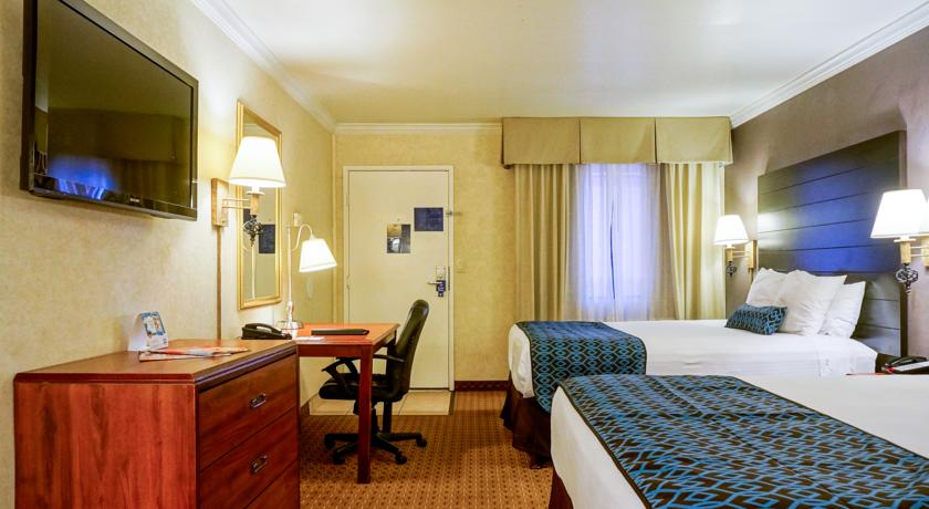 Hotel Tempe/Phoenix Airport InnSuites at the Mall
