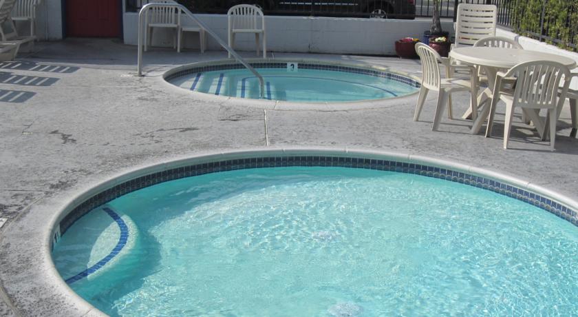 Castle Inn & Suites