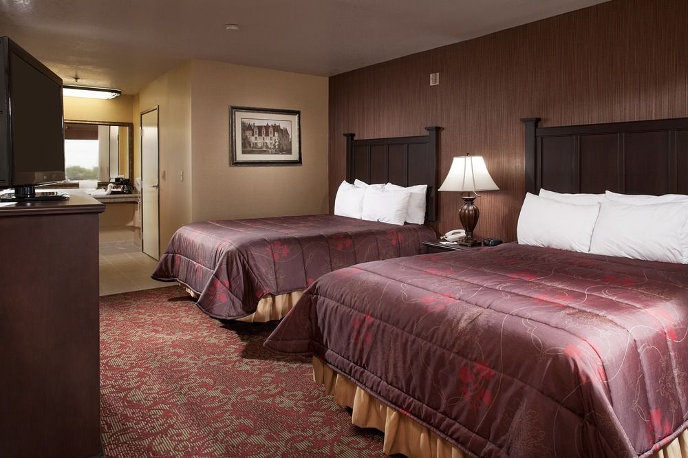 Castle Inn & Suites