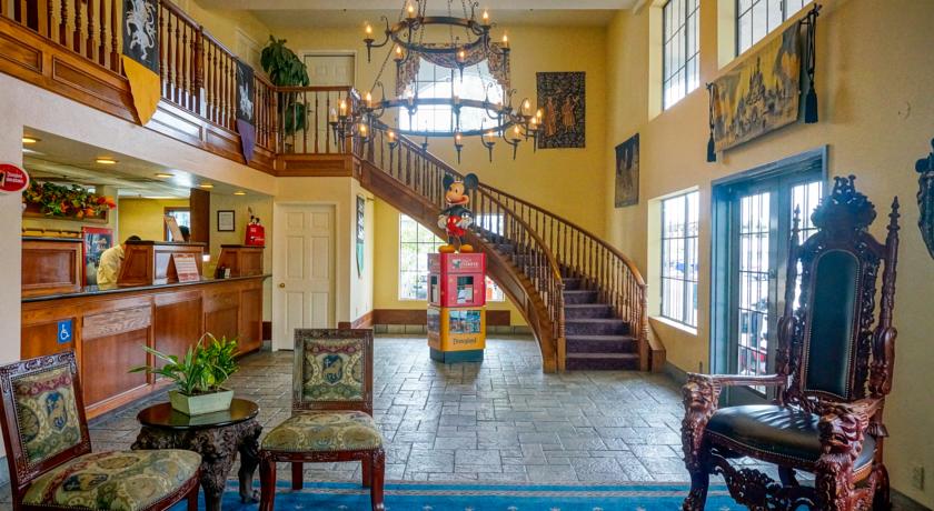 Castle Inn & Suites