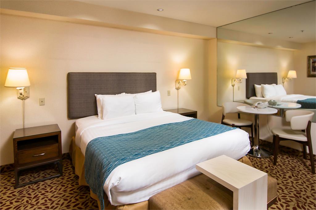 Laguna Brisas - A Beach Hotel