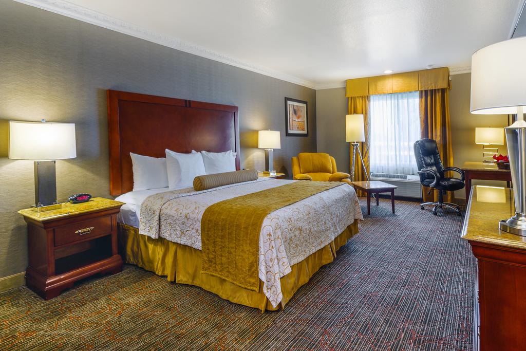 Best Western Plus Newport Mesa Inn
