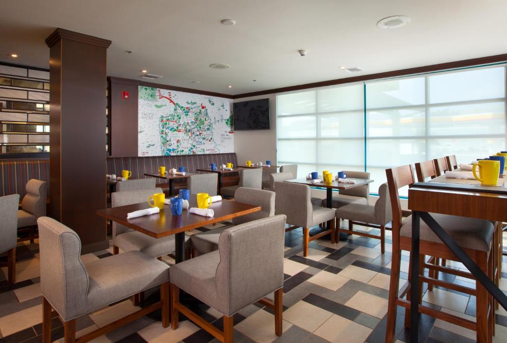 Four Points by Sheraton Hotel & Suites San Francisco Airport