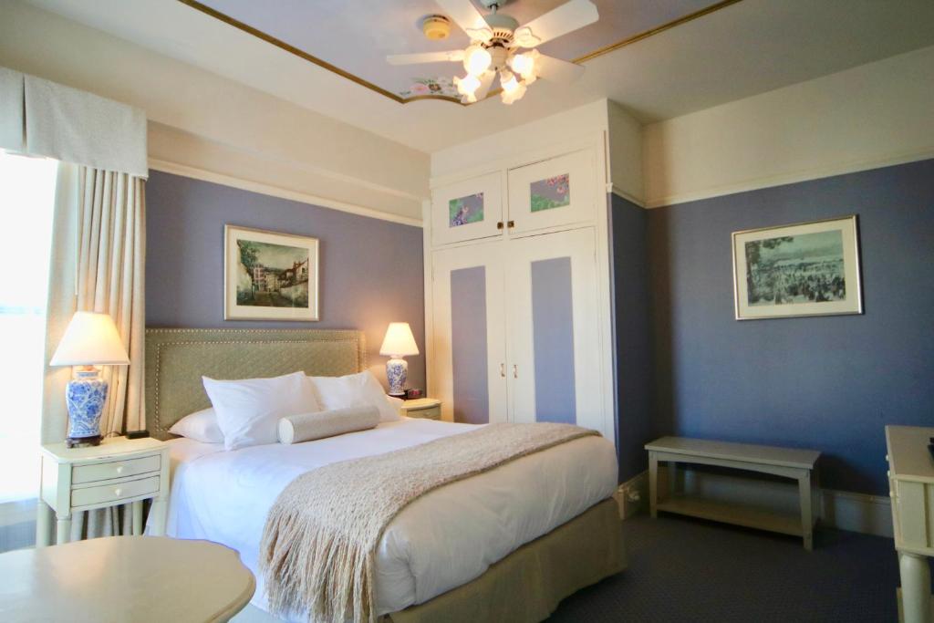 Cornell Hotel de France