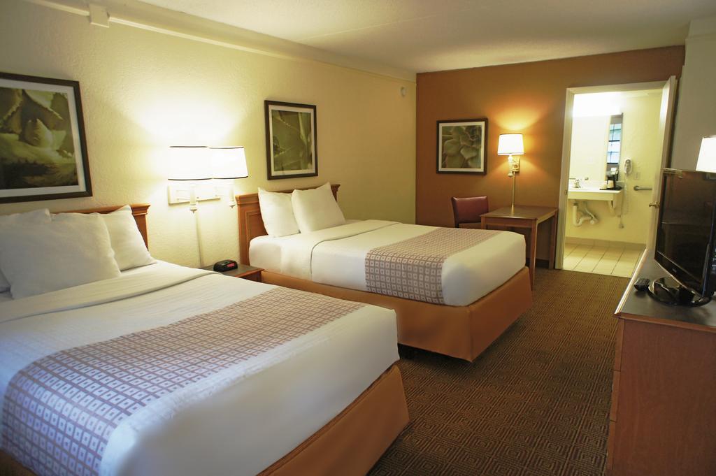 La Quinta Inn by Wyndham Deerfield Beach I-95 at Hillsboro E