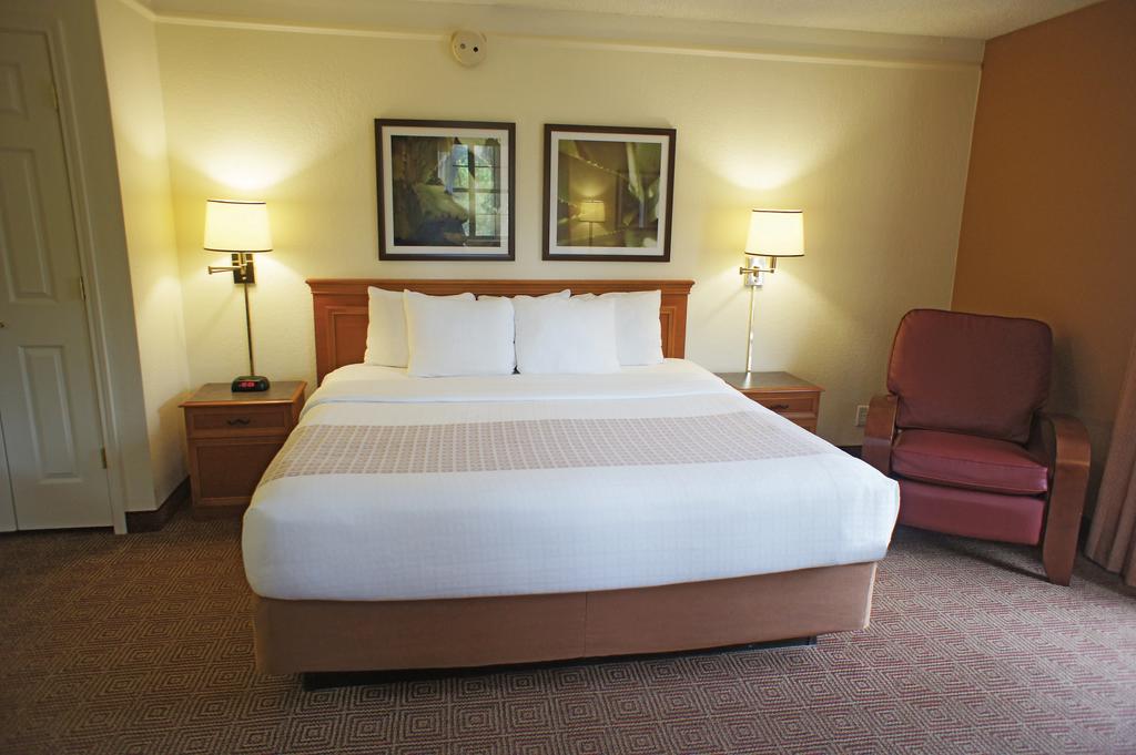 La Quinta Inn by Wyndham Deerfield Beach I-95 at Hillsboro E