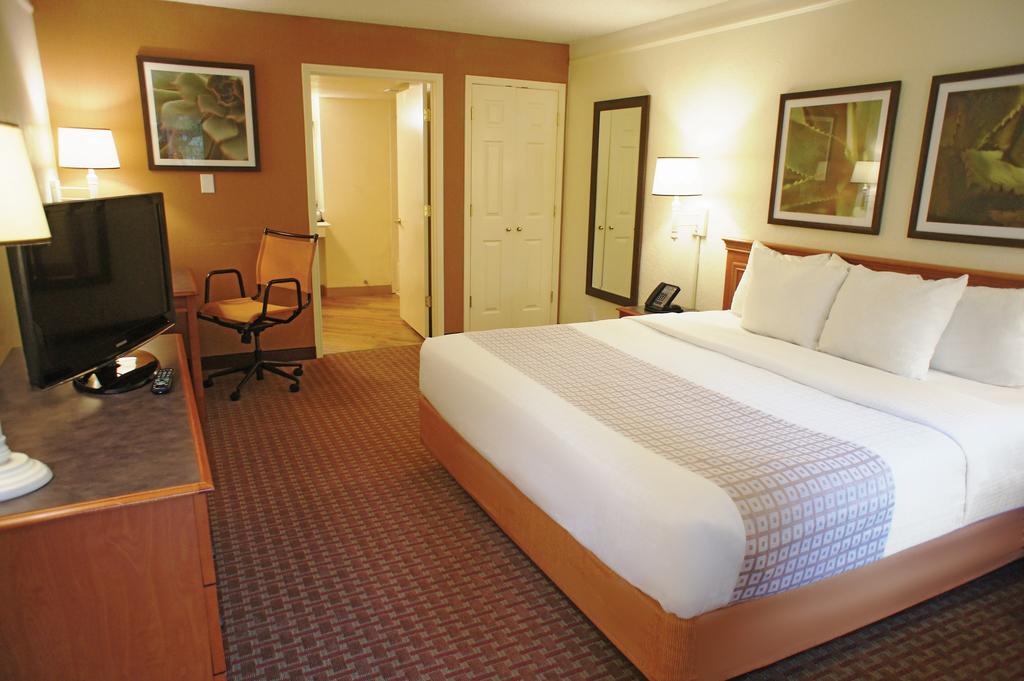 La Quinta Inn by Wyndham Deerfield Beach I-95 at Hillsboro E