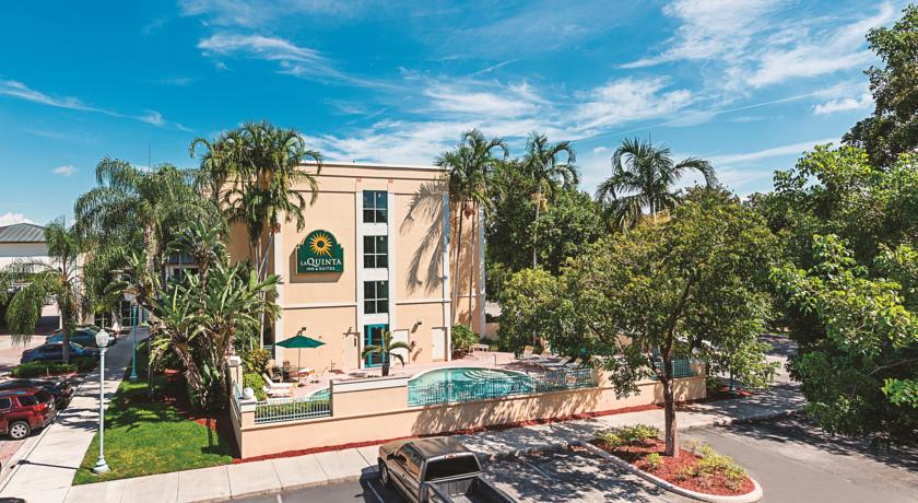 La Quinta Inn & Suites by Wyndham Plantation at SW 6th St
