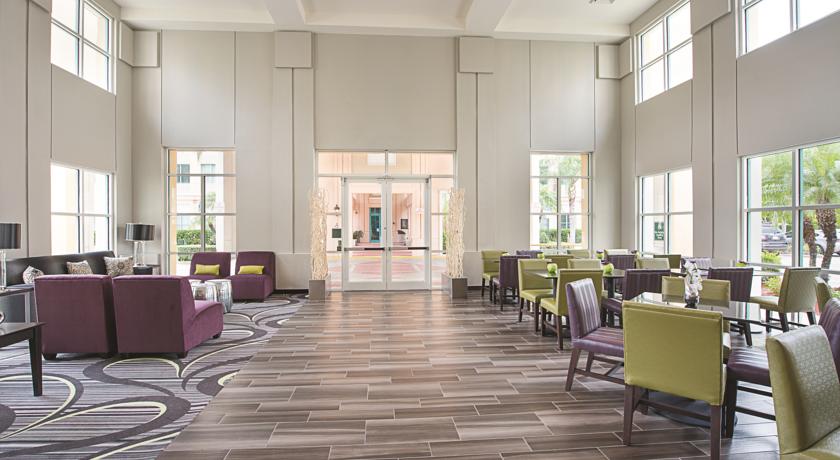 La Quinta Inn & Suites by Wyndham Plantation at SW 6th St