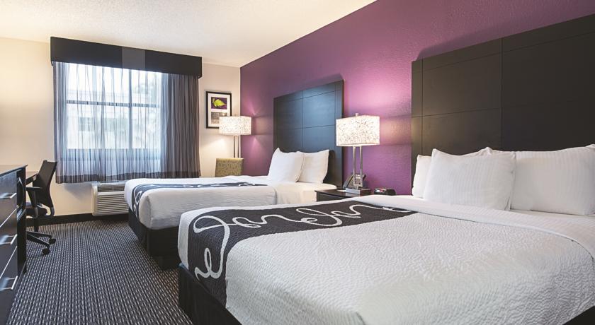 La Quinta Inn & Suites by Wyndham Plantation at SW 6th St