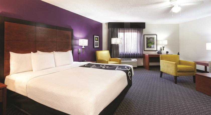La Quinta Inn & Suites by Wyndham Miami Airport East