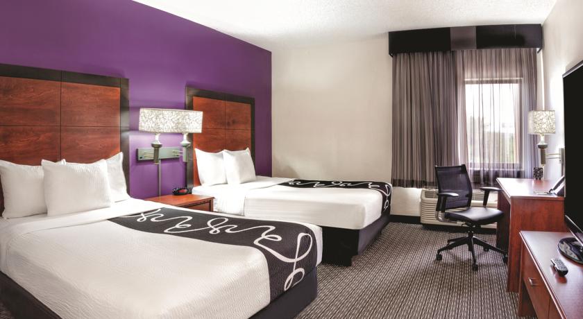 La Quinta Inn & Suites by Wyndham Miami Airport East