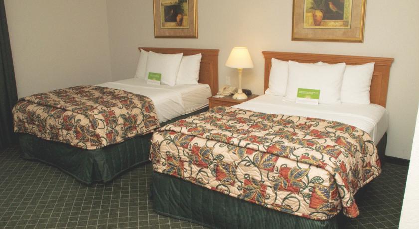 La Quinta Inn & Suites by Wyndham Miami Airport West