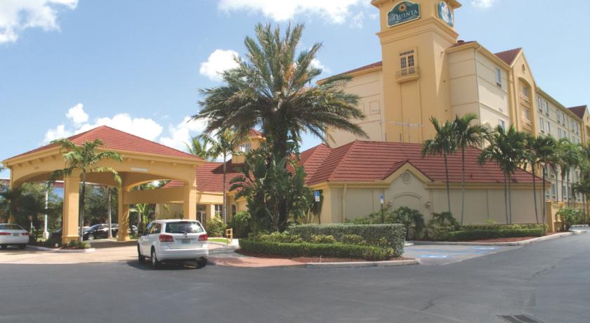La Quinta Inn & Suites by Wyndham Miami Airport West