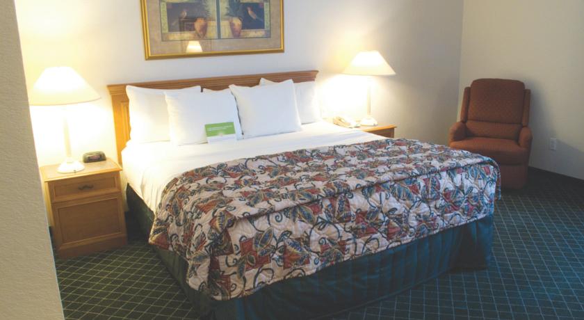 La Quinta Inn & Suites by Wyndham Miami Airport West