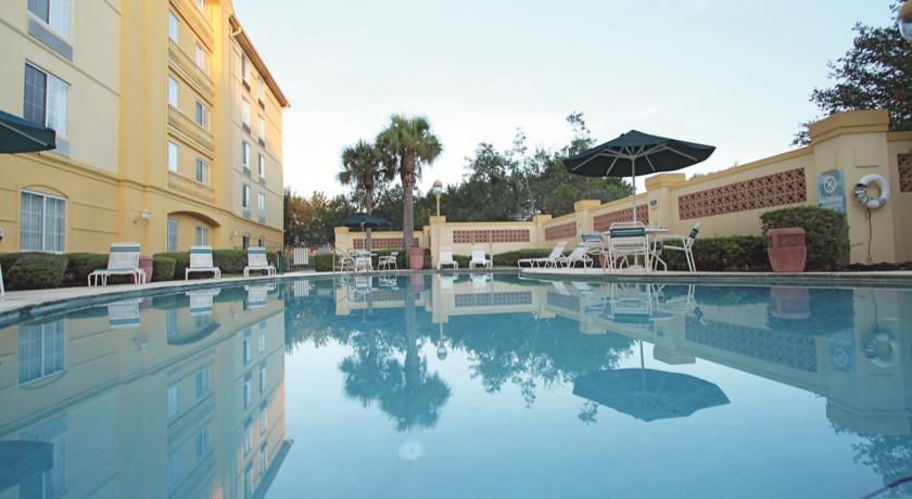 La Quinta Inn & Suites by Wyndham Orlando Lake Mary