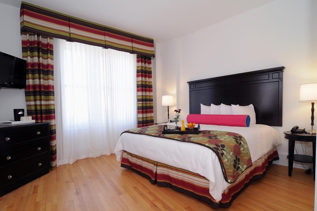 Hotel Gibbs Downtown Riverwalk