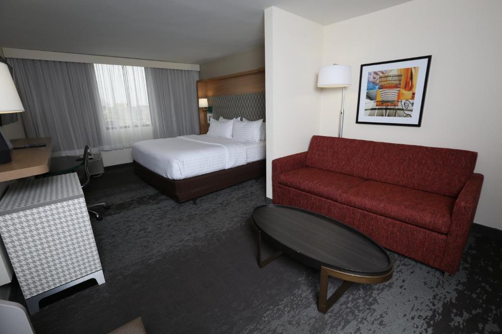 Holiday Inn Chicago North Shore