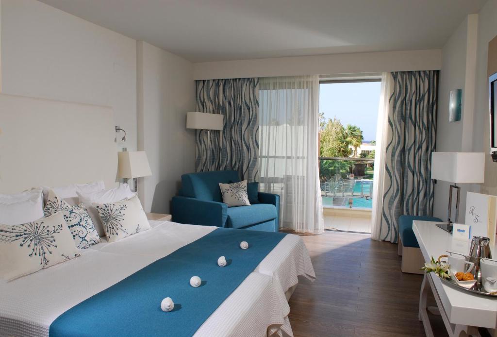 Minos Mare Royal