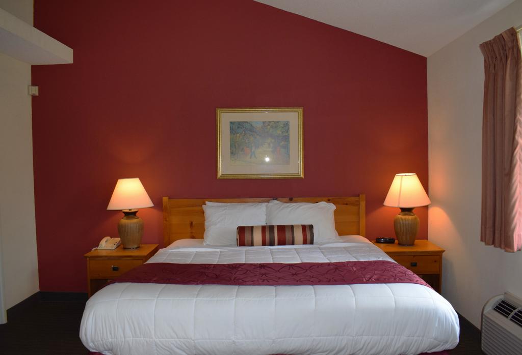 Baymont by Wyndham Wichita East (Formerly CrestView Suites)