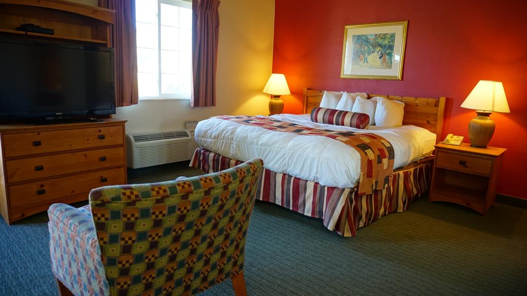 Baymont by Wyndham Wichita East (Formerly CrestView Suites)