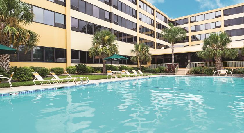 La Quinta Inn & Suites by Wyndham New Orleans Airport