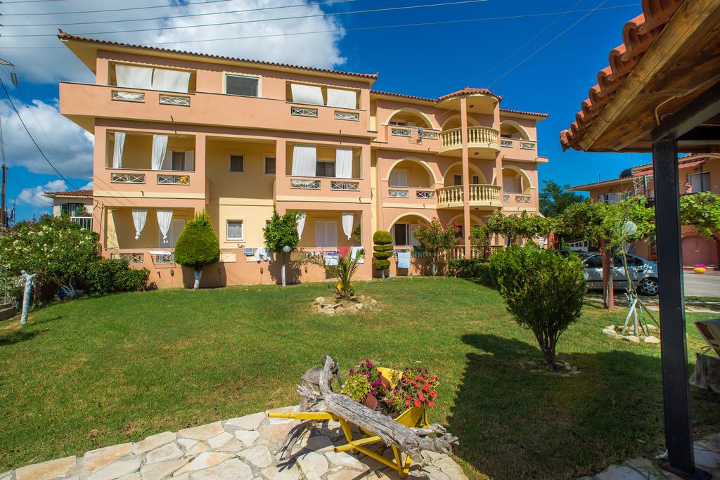 Filoxenia Studios & Apartments