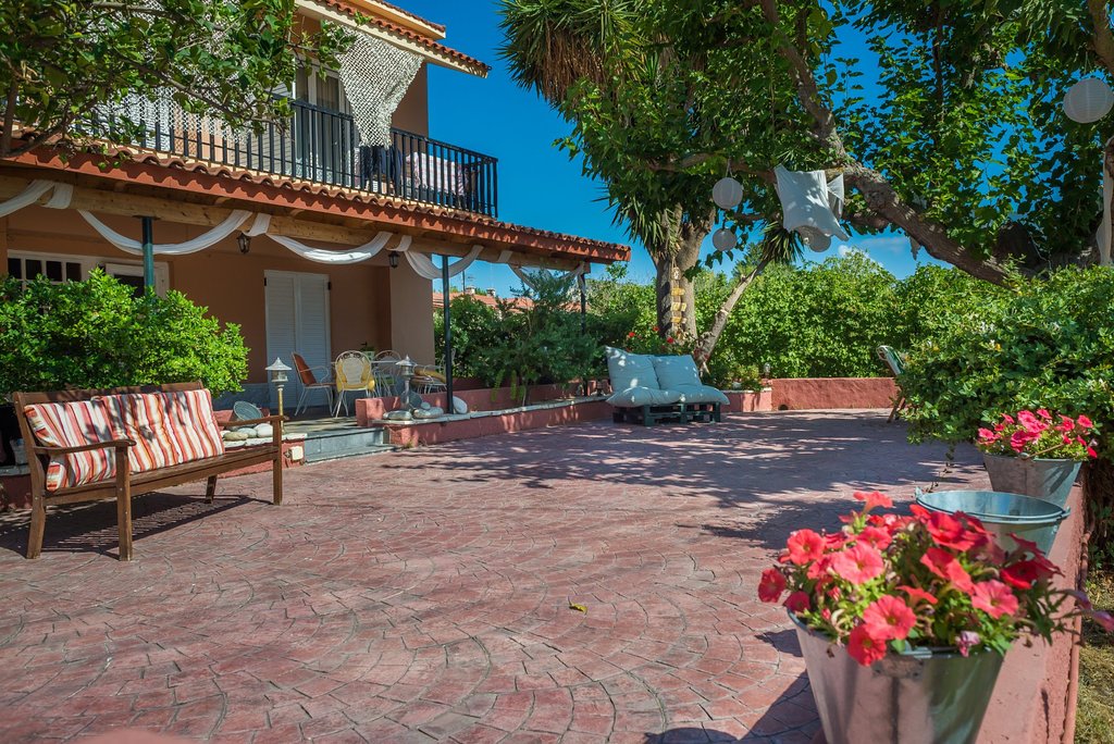 Filoxenia Studios & Apartments