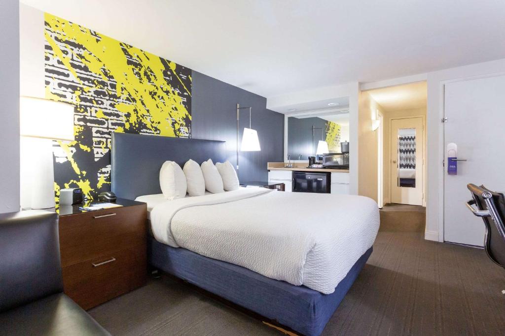 Comfort Inn & Suites Baltimore Inner Harbor (Formerly The Brookshire Suites Inner Harbor, BW Premier Collection)