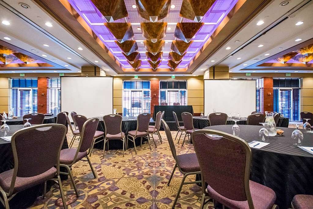 Pier 5 Hotel Baltimore, Curio Collection by Hilton