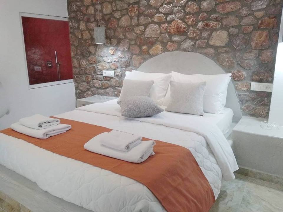 Loukas & Emma Eco Houses