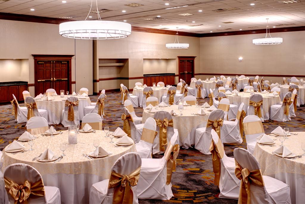 DoubleTree by Hilton Detroit - Dearborn