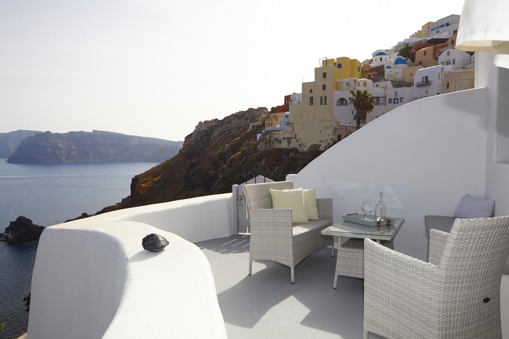 Liakada Oia Suites