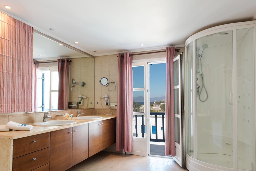 Poseidon Hotel & Suites