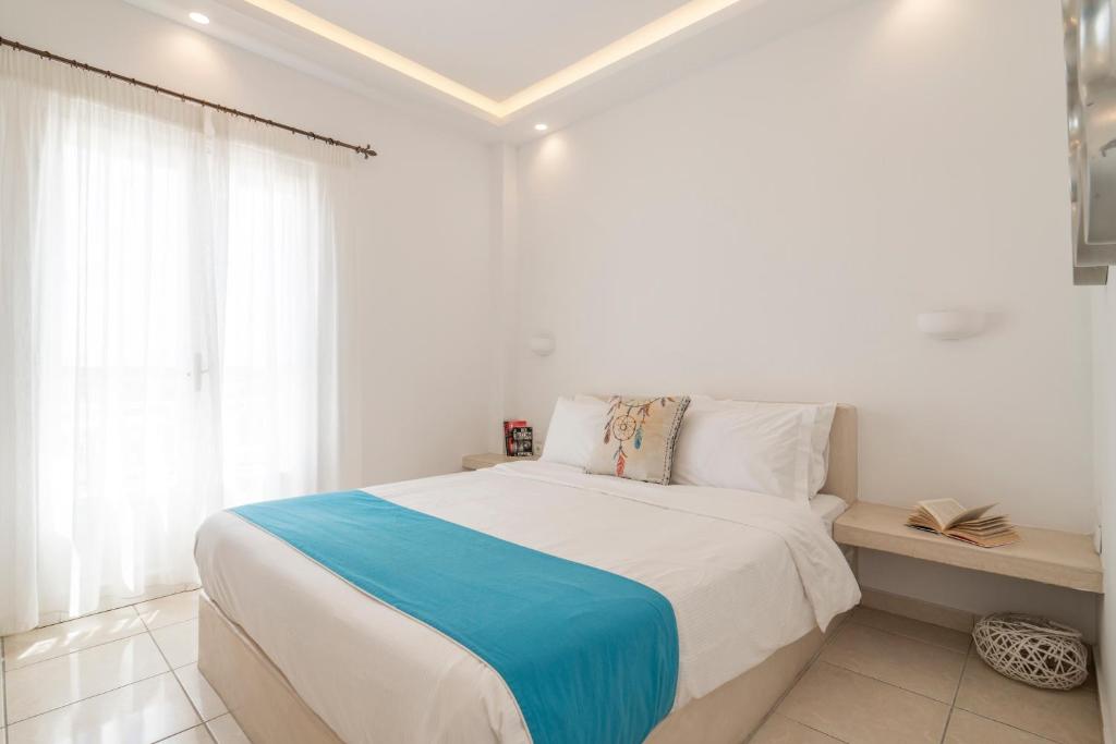 Bella Santorini