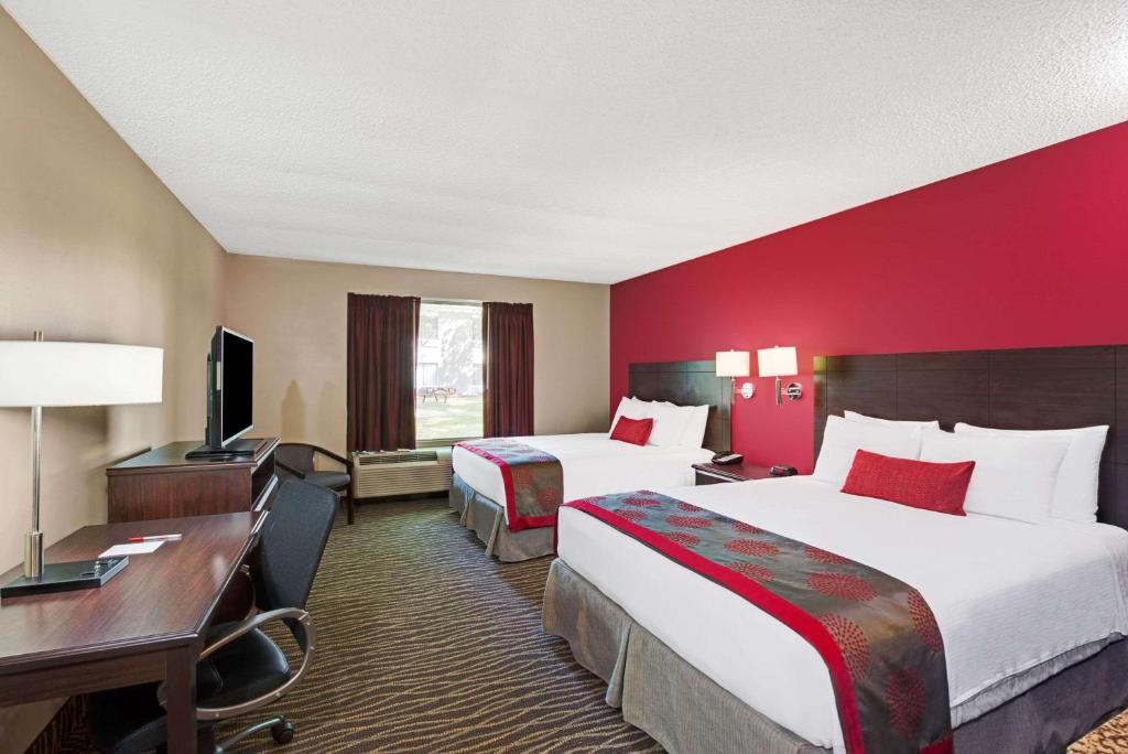 Ramada Hotel & Conference Center by Wyndham Columbus