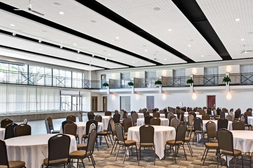 Ramada Hotel & Conference Center by Wyndham Columbus