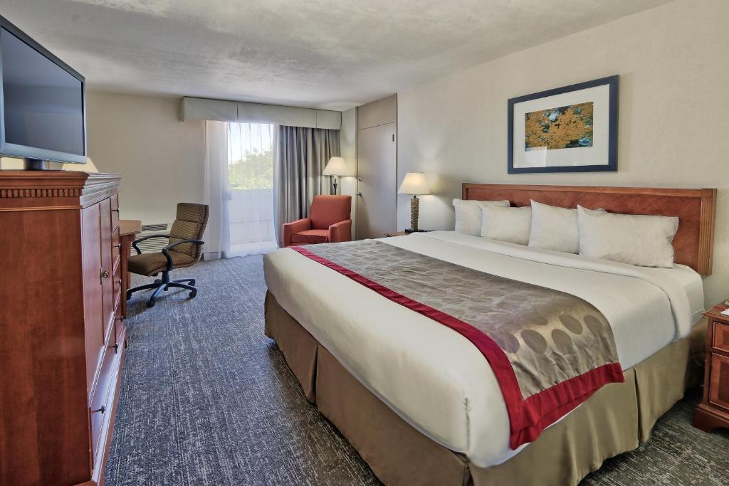 Ramada Plaza by Wyndham Albuquerque Midtown