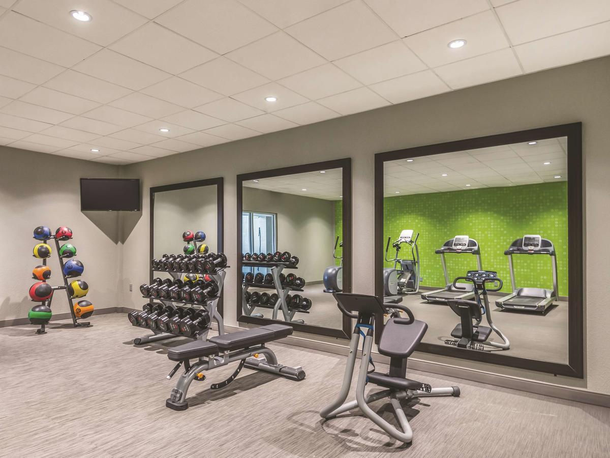 La Quinta Inn & Suites by Wyndham Cincinnati Sharonville