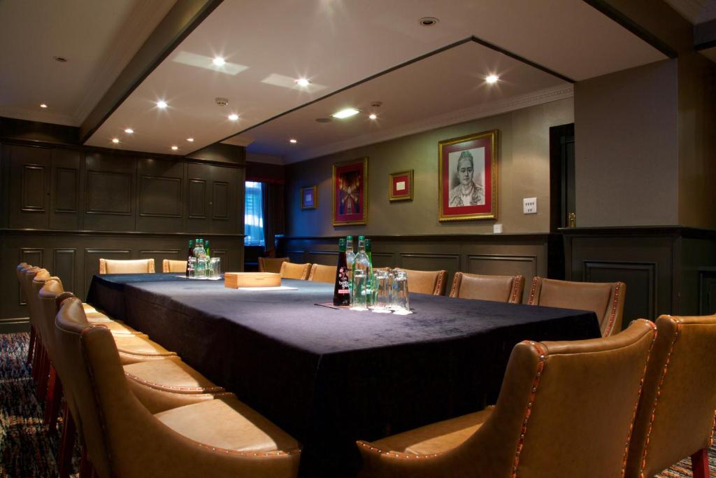 Hallmark Inn Manchester South